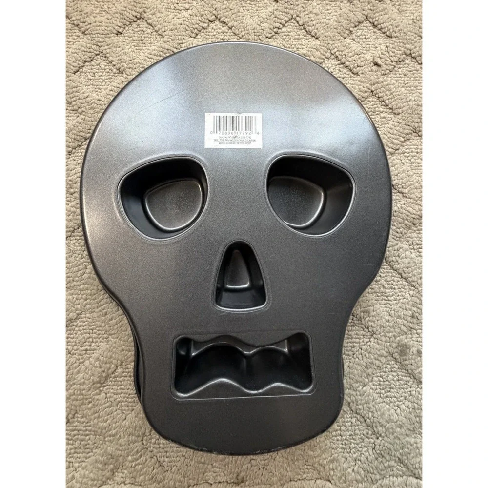 Wilton Skull Day of the Dead Skeleton Cake Non-Stick Pan Mold Halloween *NEW*